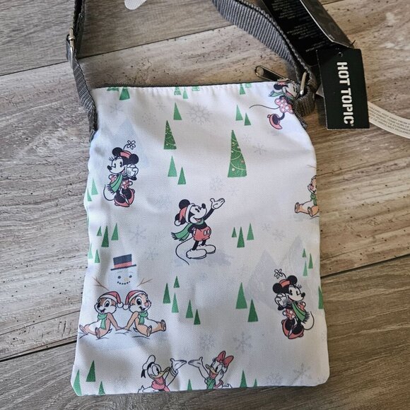 Disney Loungefly Mickey & Friends 4Holiday White Crossbody Bag Passport Purse - Picture 8 of 14